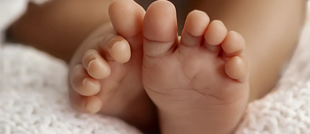 Egg donor conceived baby feet.