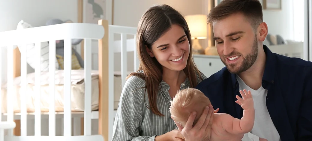 Donor egg recipients looking down at their egg donor conceived baby after using Genpanel+.