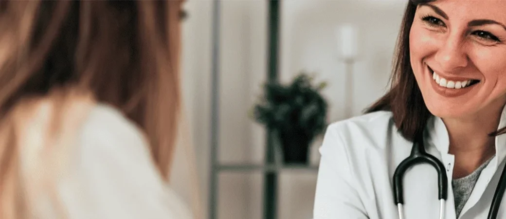 A doctor talking to her patient about the egg donation retrieval process.