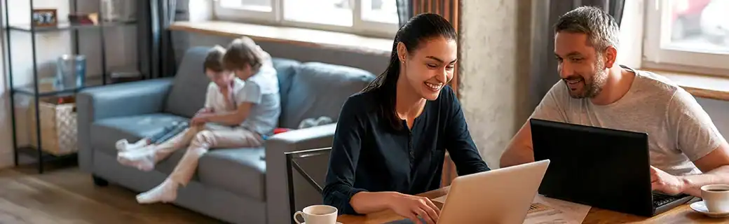 Intended parents reviewing Fairfax Select Cohort donor profiles online at Fairfax EggBank